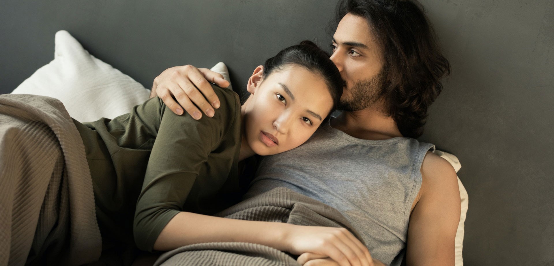 Un uomo pensa a quando prendere Sildenafil.